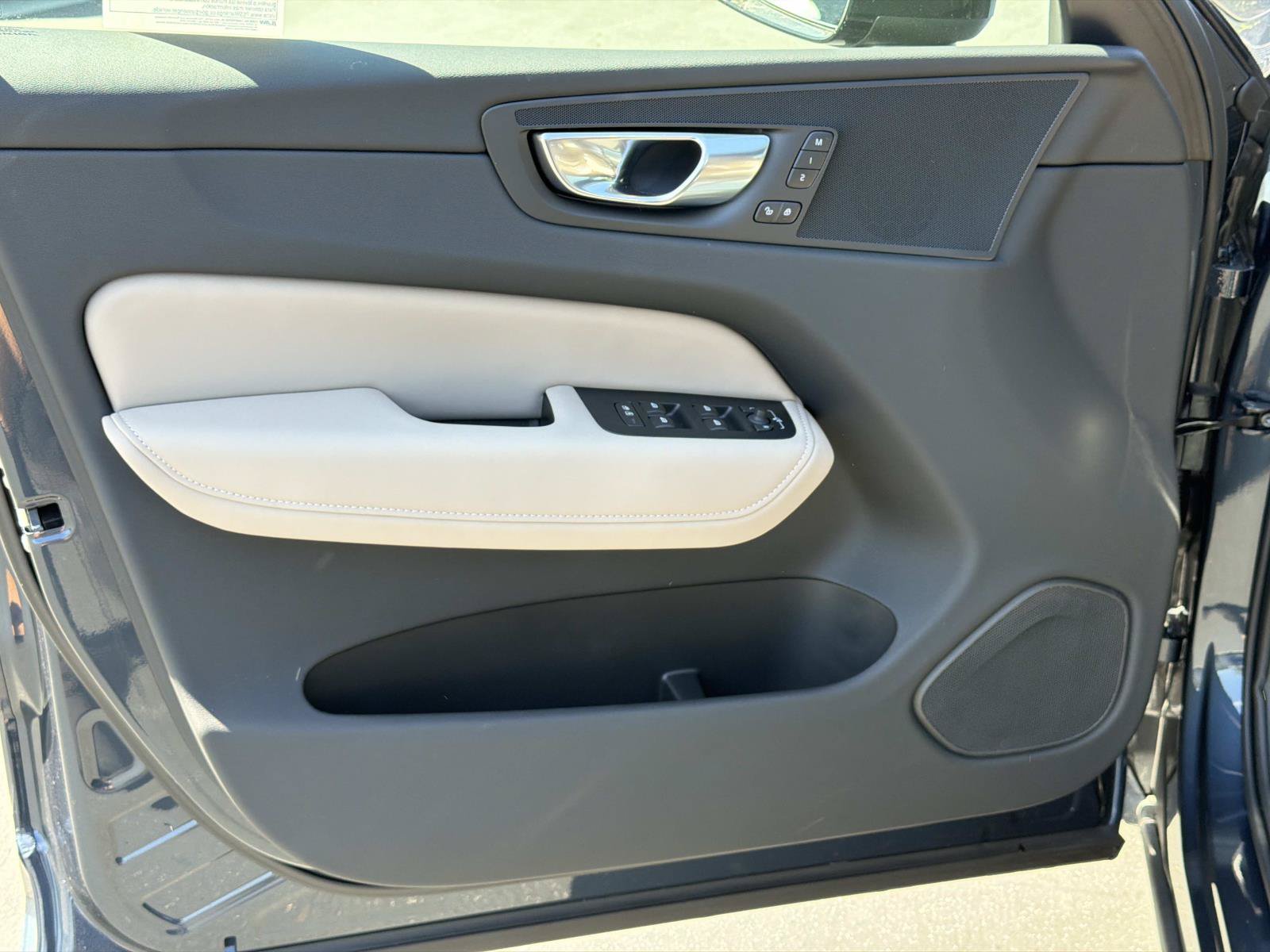 New 2027 Volvo XC60 B5 Core AWD/4WD image 11