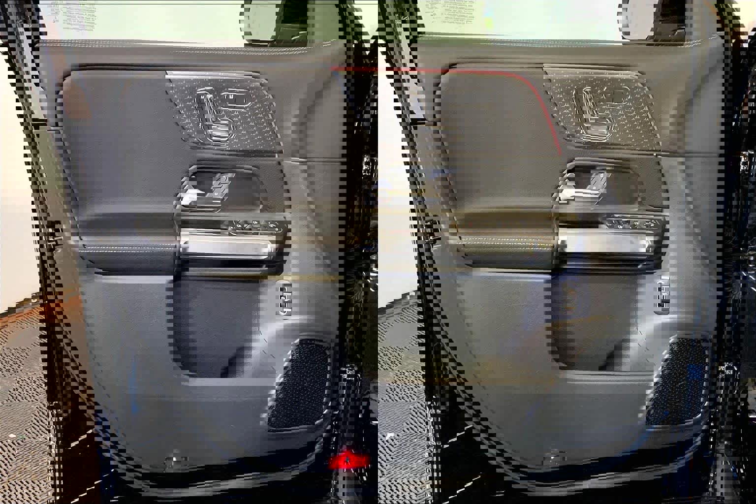 Used 2024 Mercedes-Benz GLB 250 4MATIC image 22