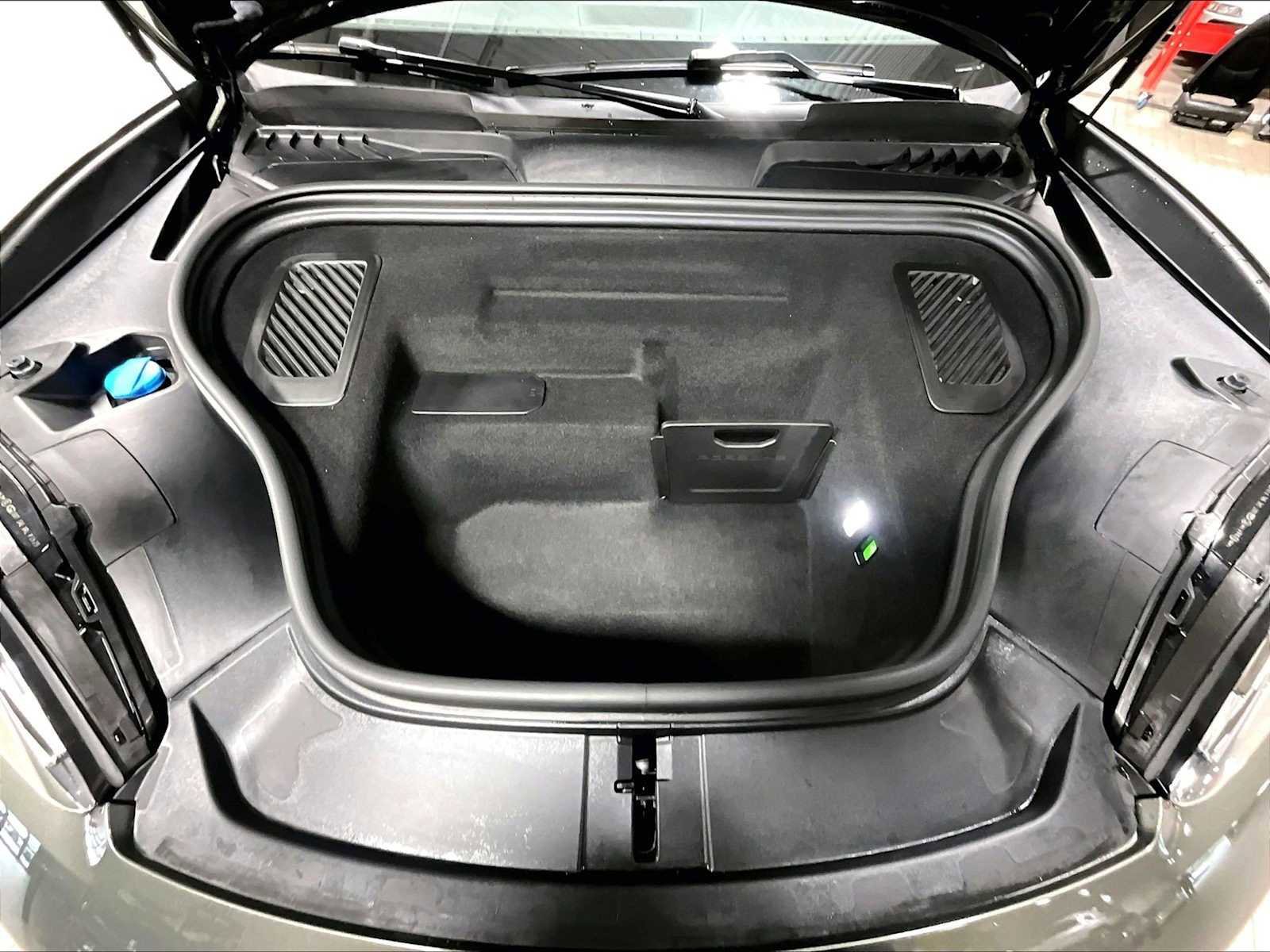 Used 2025 Porsche Macan 4 Electric image 37