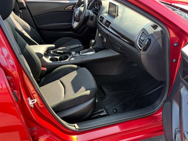Used 2015 MAZDA MAZDA3 i Touring w/ Technology Package FWD image 25