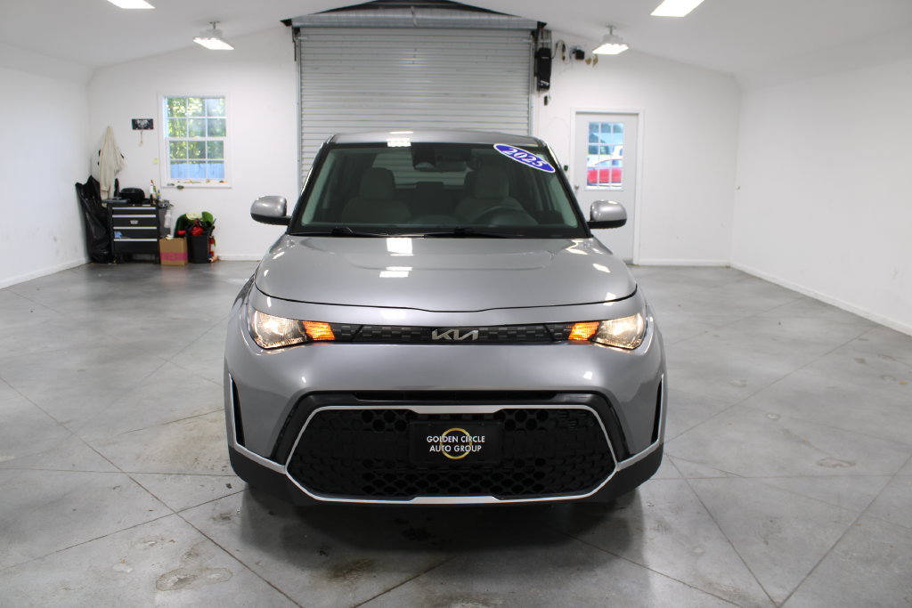 Used 2025 Kia Soul LX w/ LX Technology Package FWD image 3