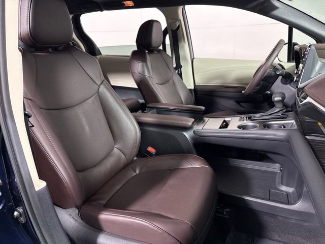 Used 2024 Toyota Sienna Platinum AWD/4WD image 14