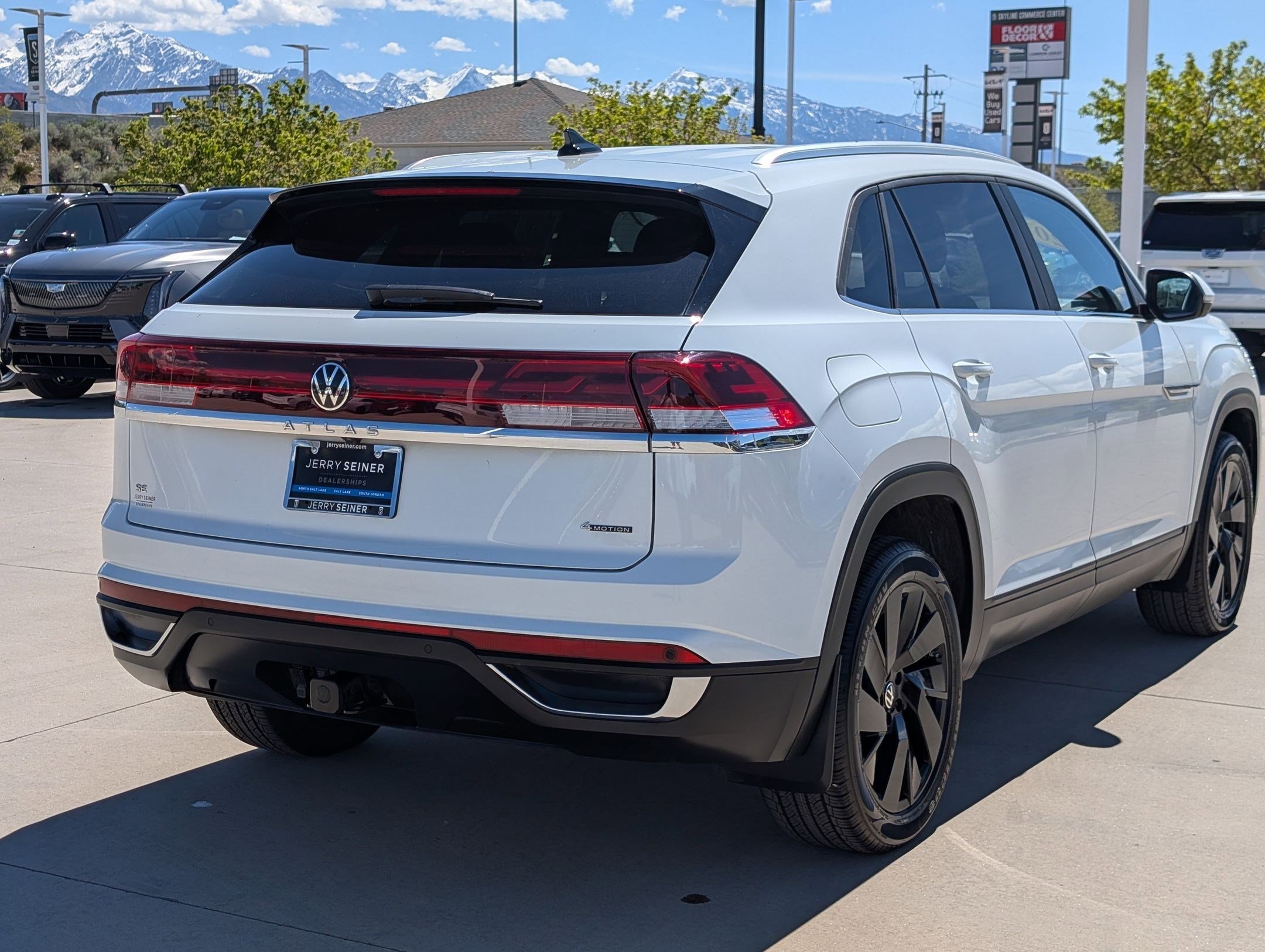 Used 2024 Volkswagen Atlas Cross Sport SE image 6