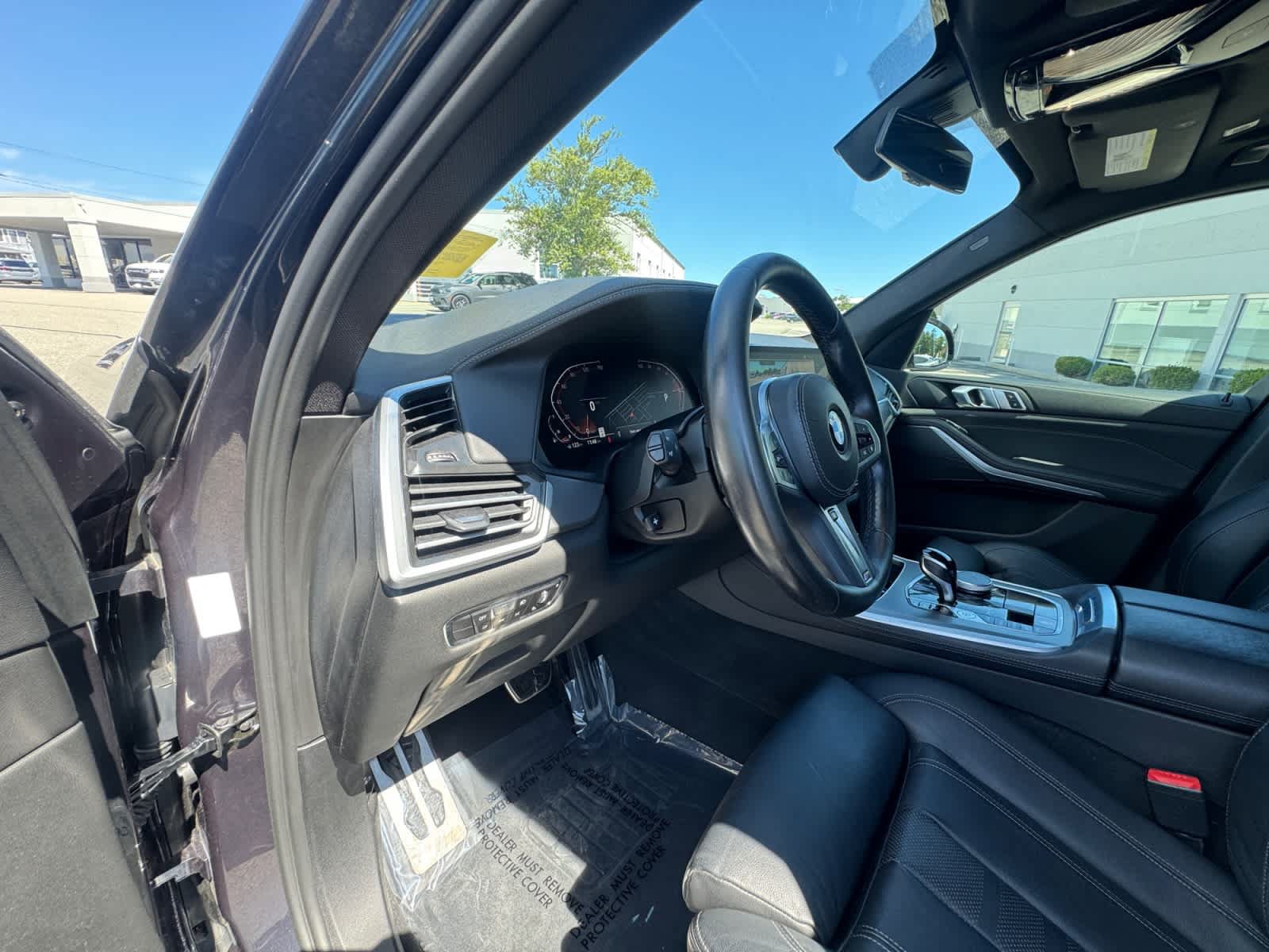 Used 2022 BMW X5 xDrive40i w/ M Sport Package AWD/4WD image 23