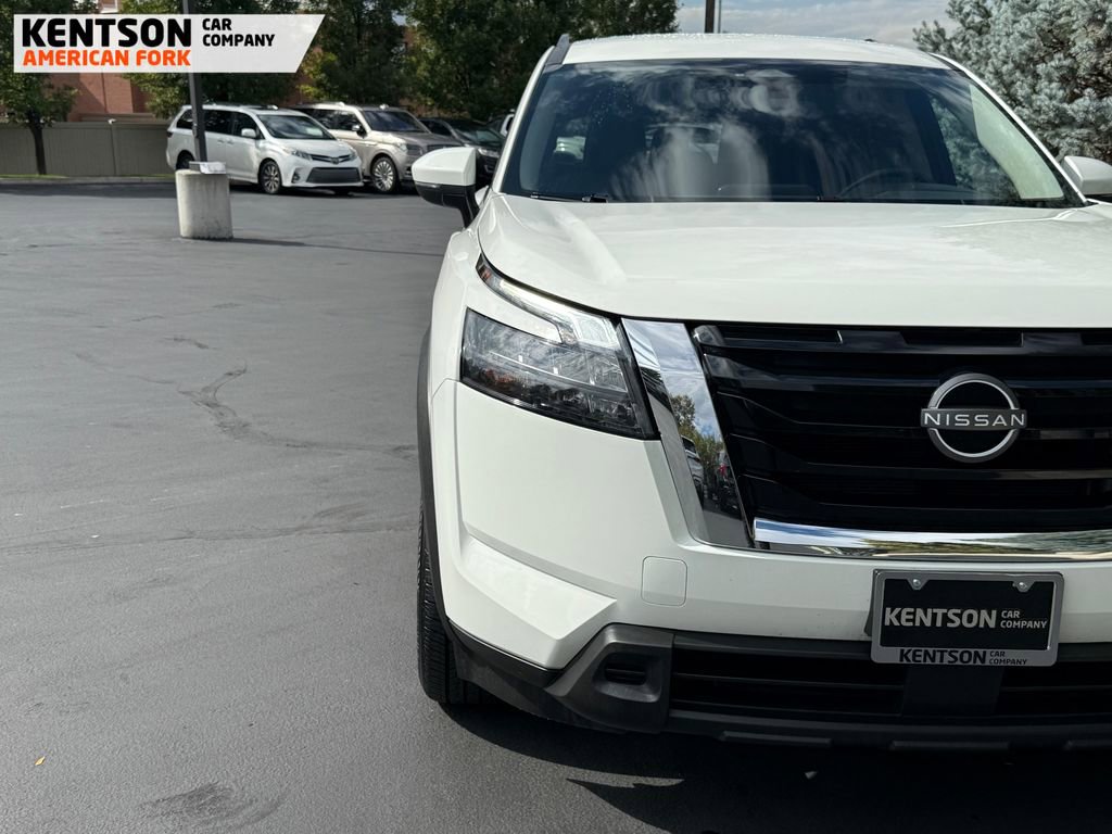 Used 2025 Nissan Pathfinder SV image 14