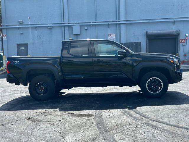Used 2025 Toyota Tacoma TRD Off-Road AWD/4WD image 9