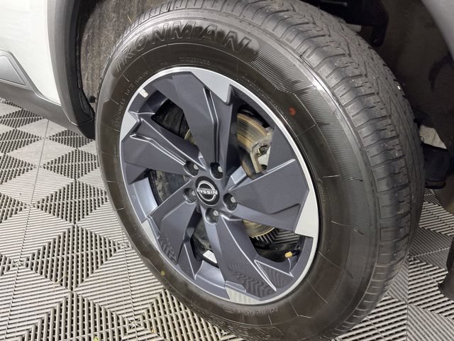 Used 2024 Nissan Rogue SV FWD image 15