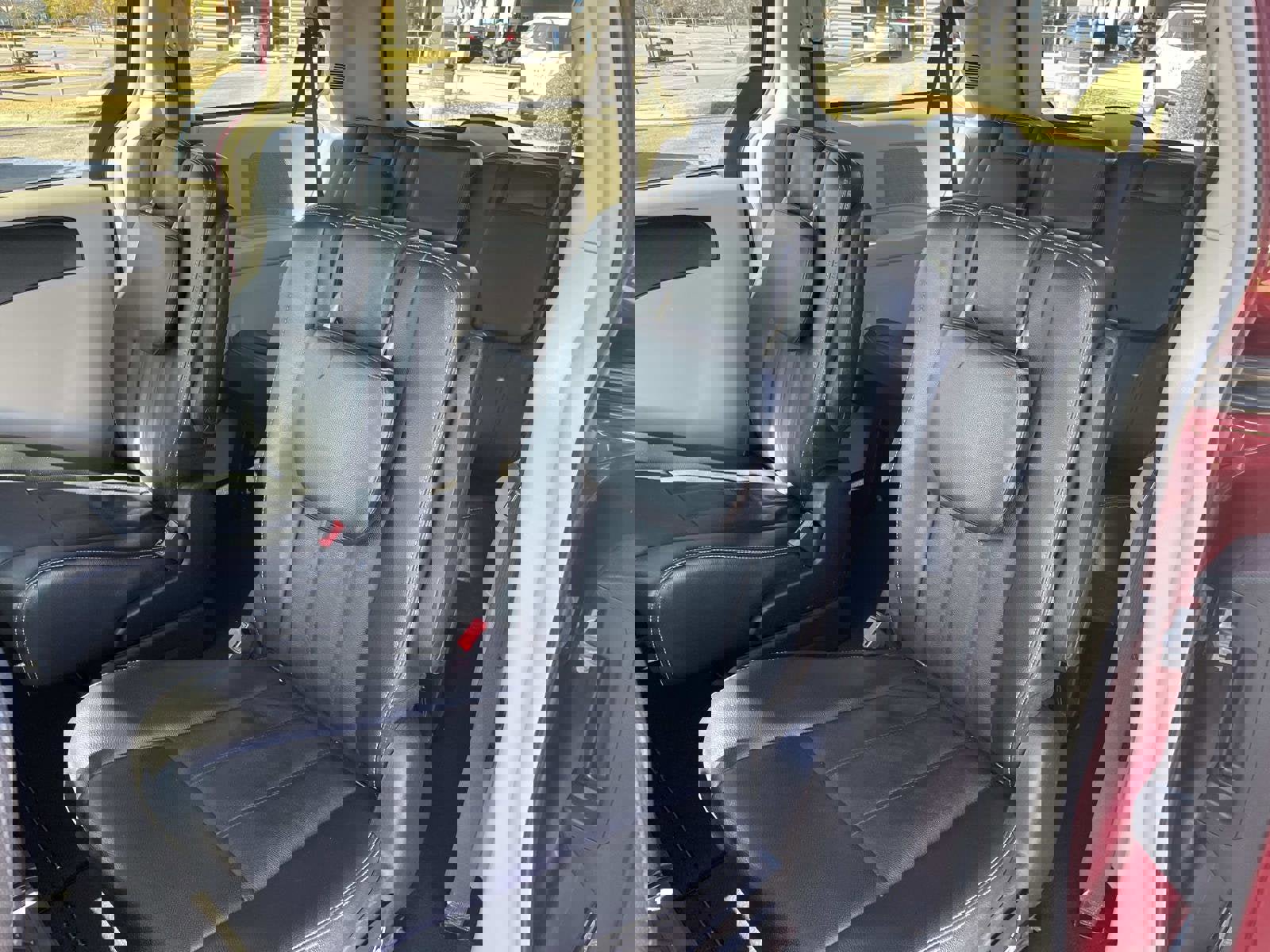 Used 2013 Chrysler Town & Country Touring image 12