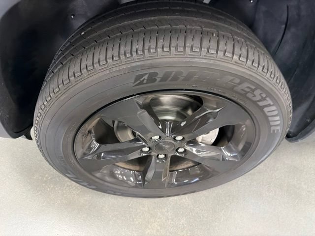 Used 2023 Jeep Grand Cherokee Altitude AWD/4WD image 28