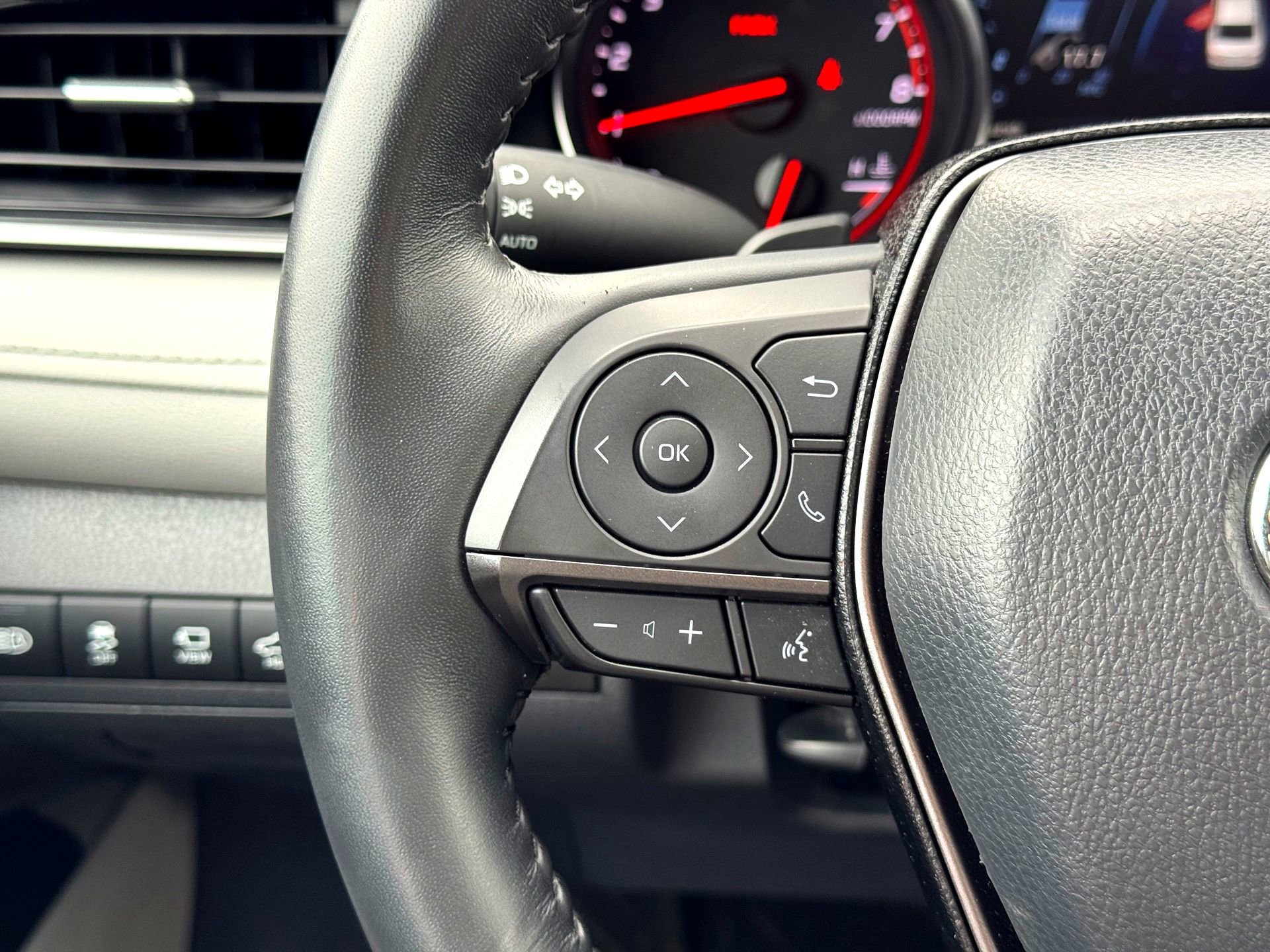 Used 2024 Toyota Camry XSE w/ Navigation Package image 23