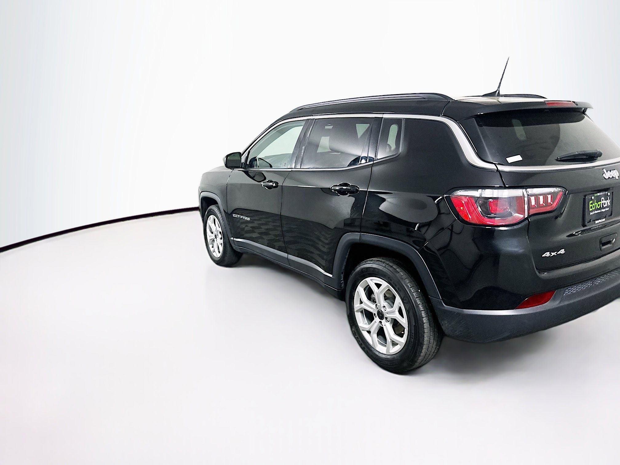 Used 2025 Jeep Compass Latitude image 5