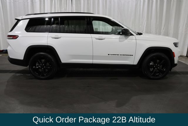 Used 2022 Jeep Grand Cherokee L Laredo AWD/4WD image 2