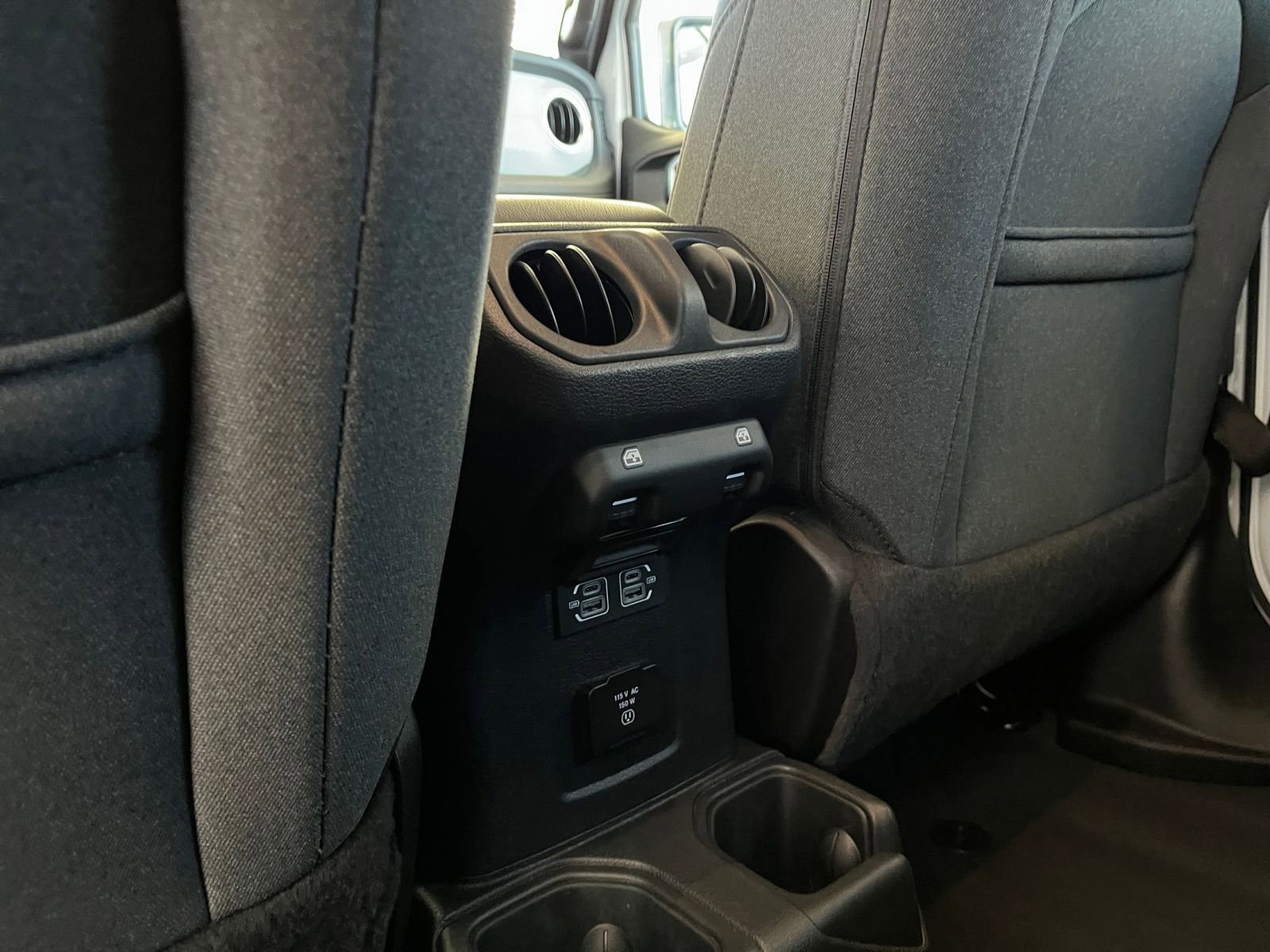 Used 2025 Jeep Wrangler Sahara image 24
