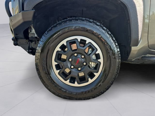 Used 2025 Toyota Tacoma TRD Off-Road w/ TRD Off Road Upgrade Package AWD/4WD image 9