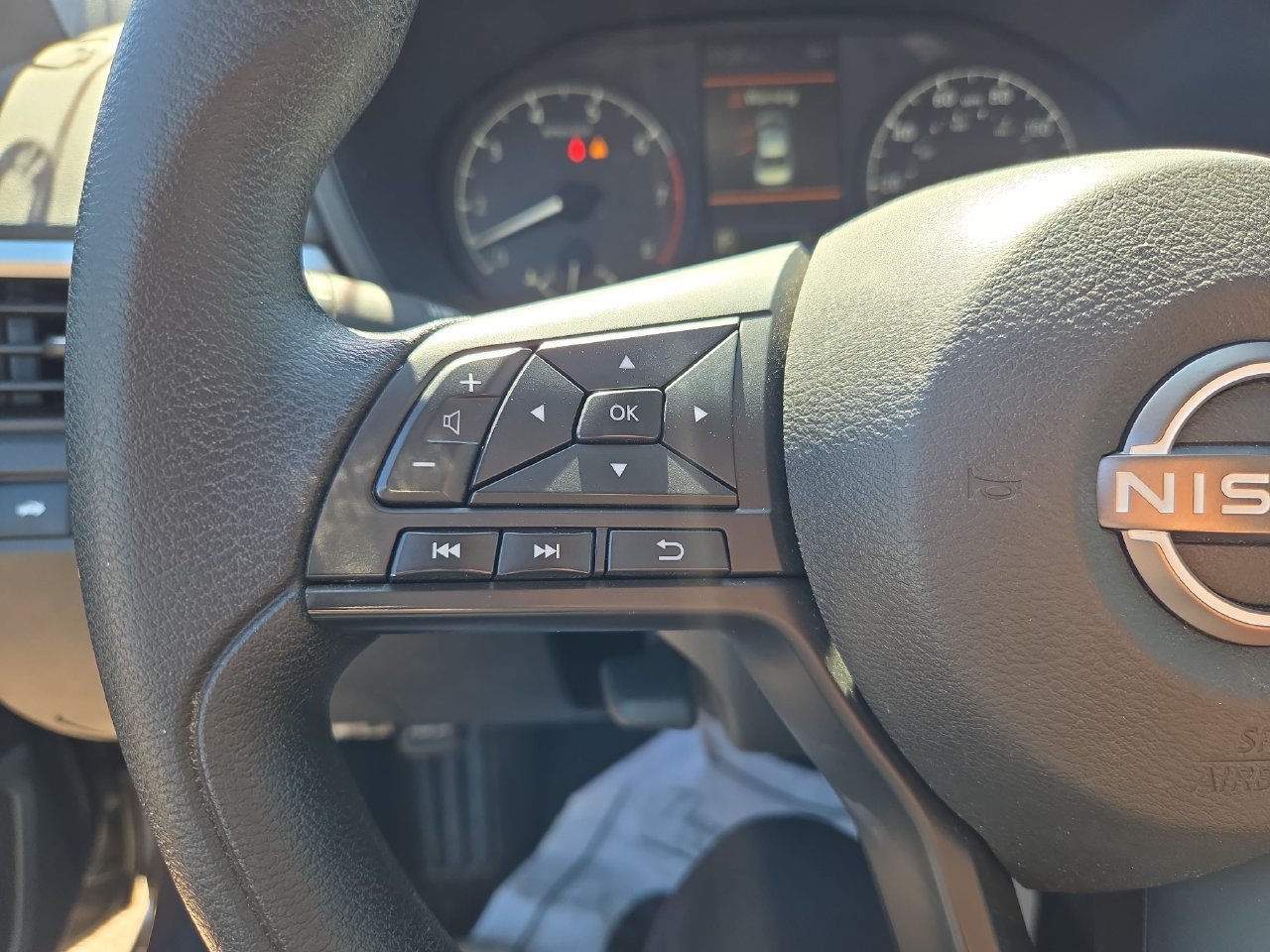 Used 2025 Nissan Altima 2.5 S FWD image 12