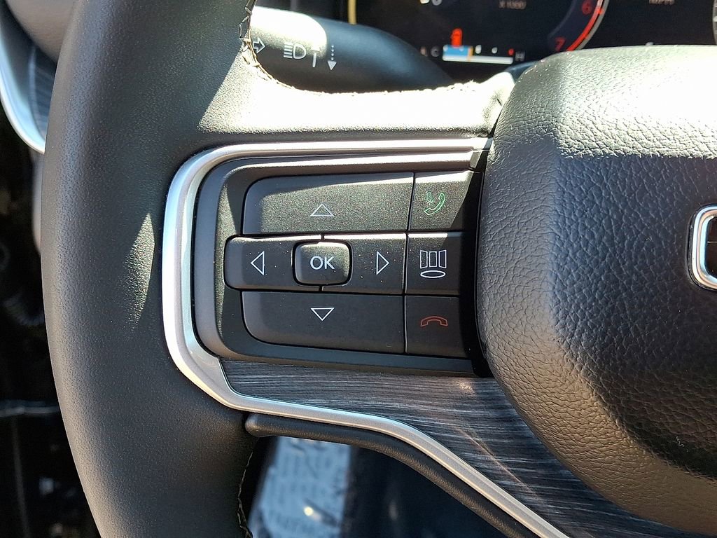 Certified 2024 Jeep Wagoneer L Series III w/ Flexible Seating Group AWD/4WD image 23