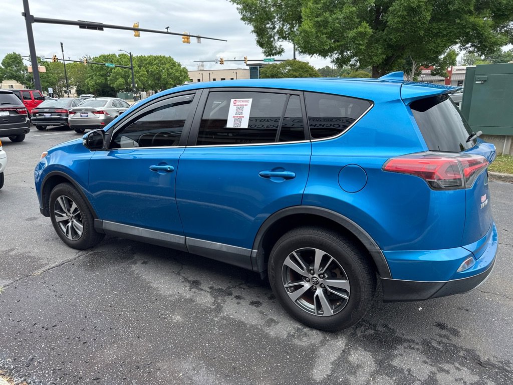 Used 2018 Toyota RAV4 XLE AWD/4WD image 5