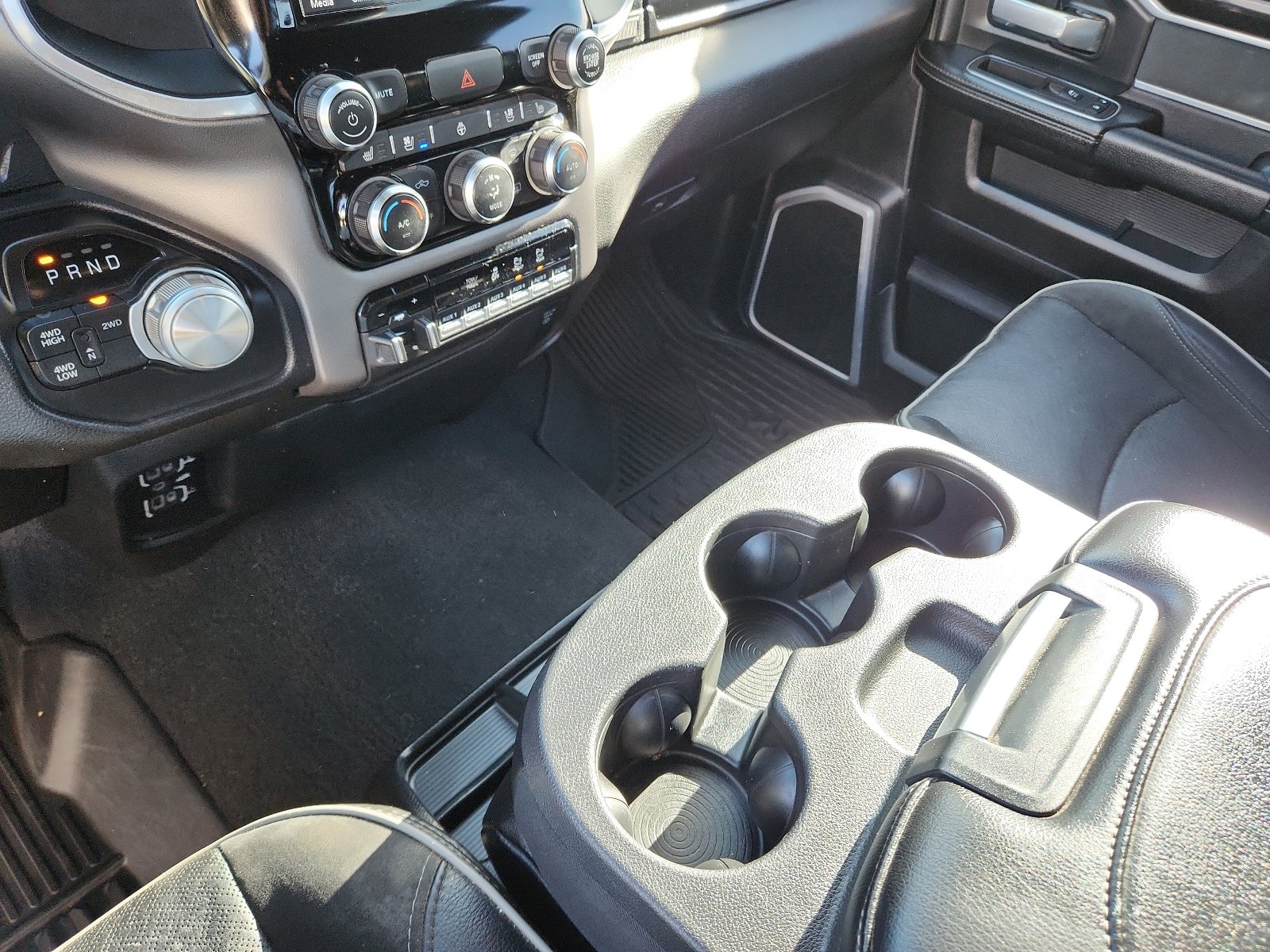 Used 2020 RAM 2500 Laramie w/ Night Edition image 18