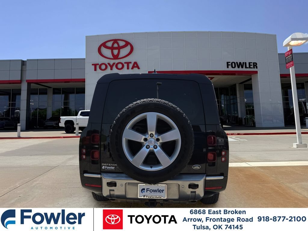 Used 2023 Land Rover Defender 130 SE AWD/4WD image 4