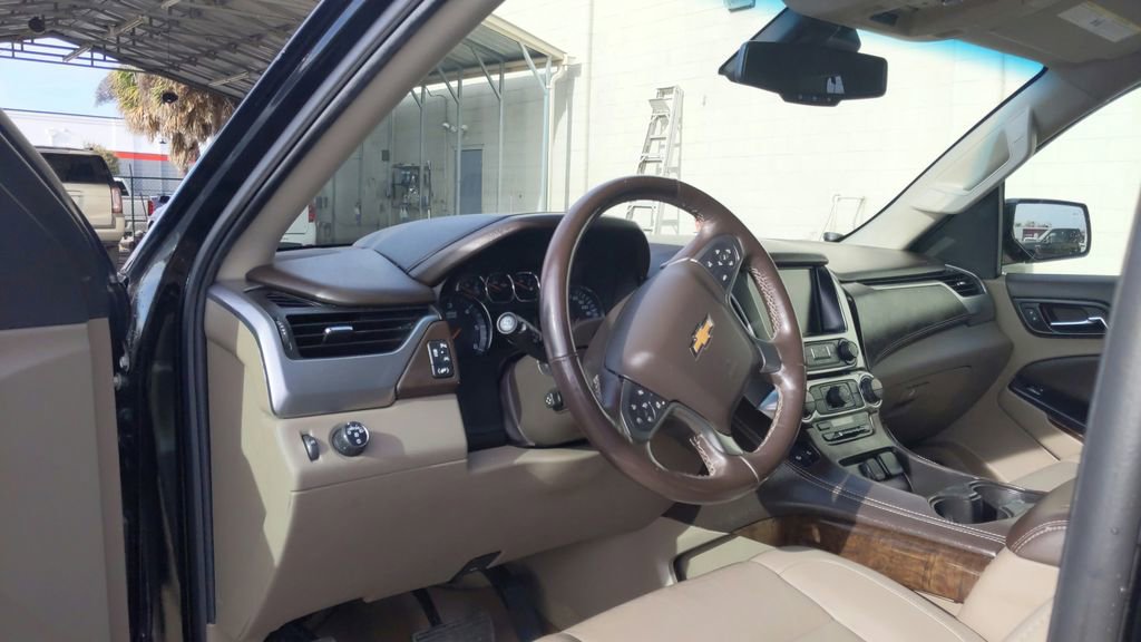 Used 2018 Chevrolet Tahoe LT w/ Luxury Package RWD image 19