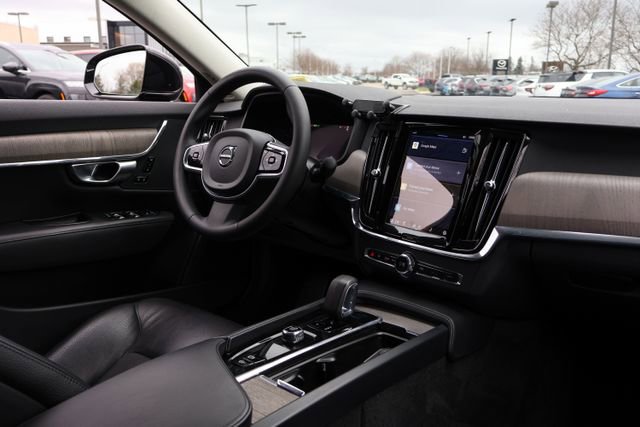 Used 2024 Volvo S90 B6 Plus AWD/4WD image 22