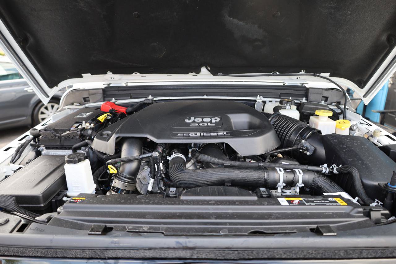 Used 2023 Jeep Gladiator Sport AWD/4WD image 15