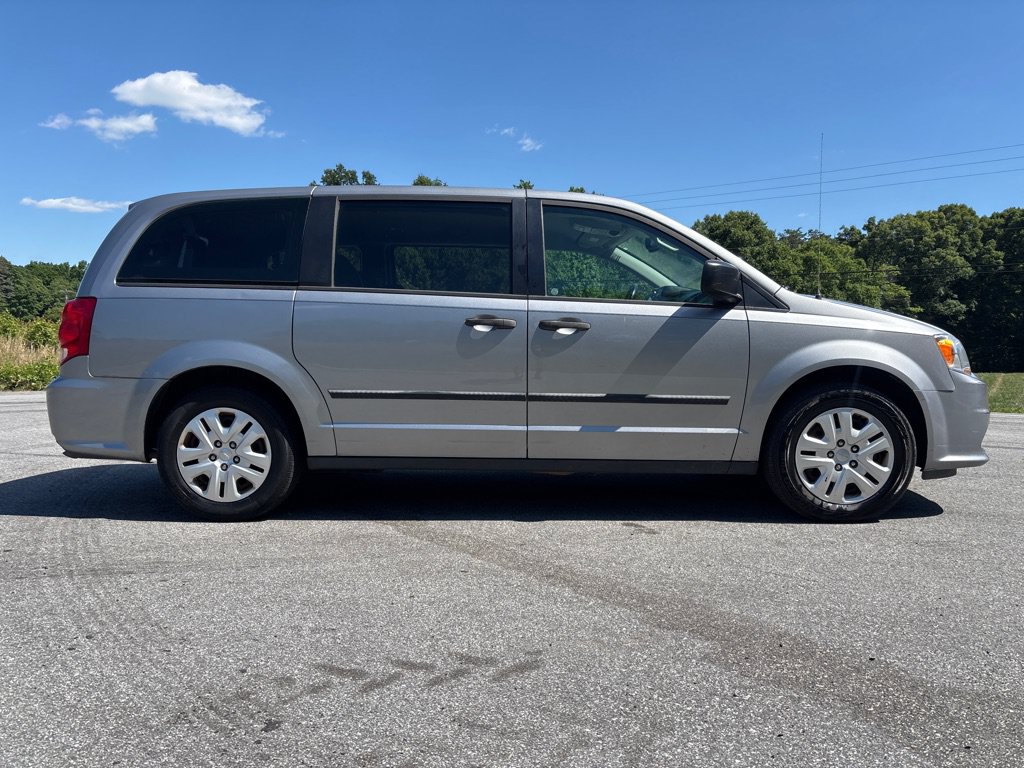Used 2016 Dodge Grand Caravan American Value Package w/ UConnect Hands-Free Group FWD image 6