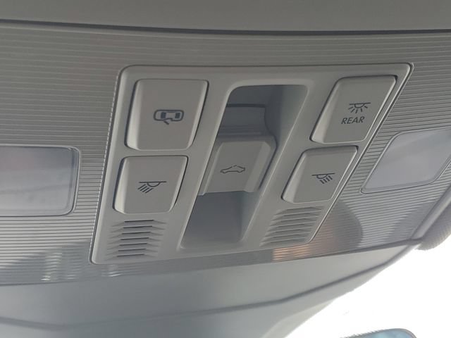 Used 2023 Volkswagen Jetta SE w/ Panoramic Sunroof Package FWD image 28