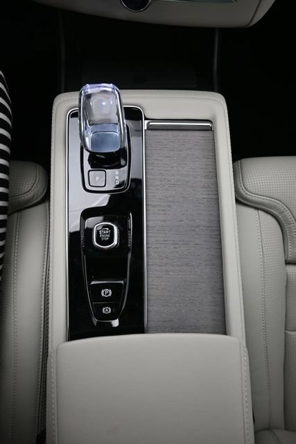 New 2026 Volvo XC90 T8 Ultra w/ Protection Package Premier AWD/4WD image 14