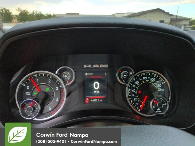 Used 2024 RAM 2500 Big Horn w/ Sport Appearance Package AWD/4WD image 15