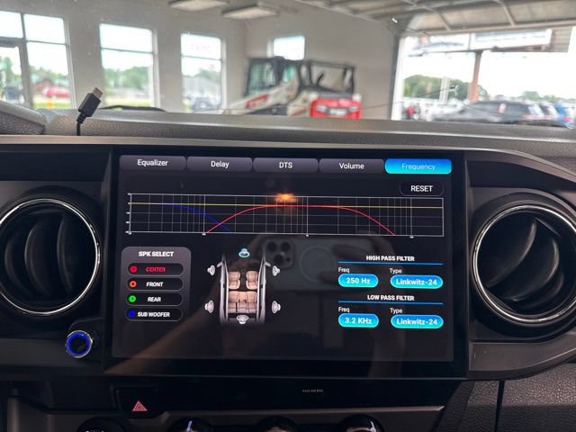 Used 2019 Toyota Tacoma TRD Off-Road w/ Technology Package AWD/4WD image 39