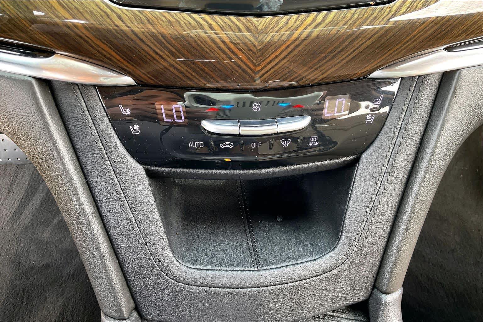 Used 2021 Cadillac XT6 Premium Luxury w/ Platinum Package FWD image 32