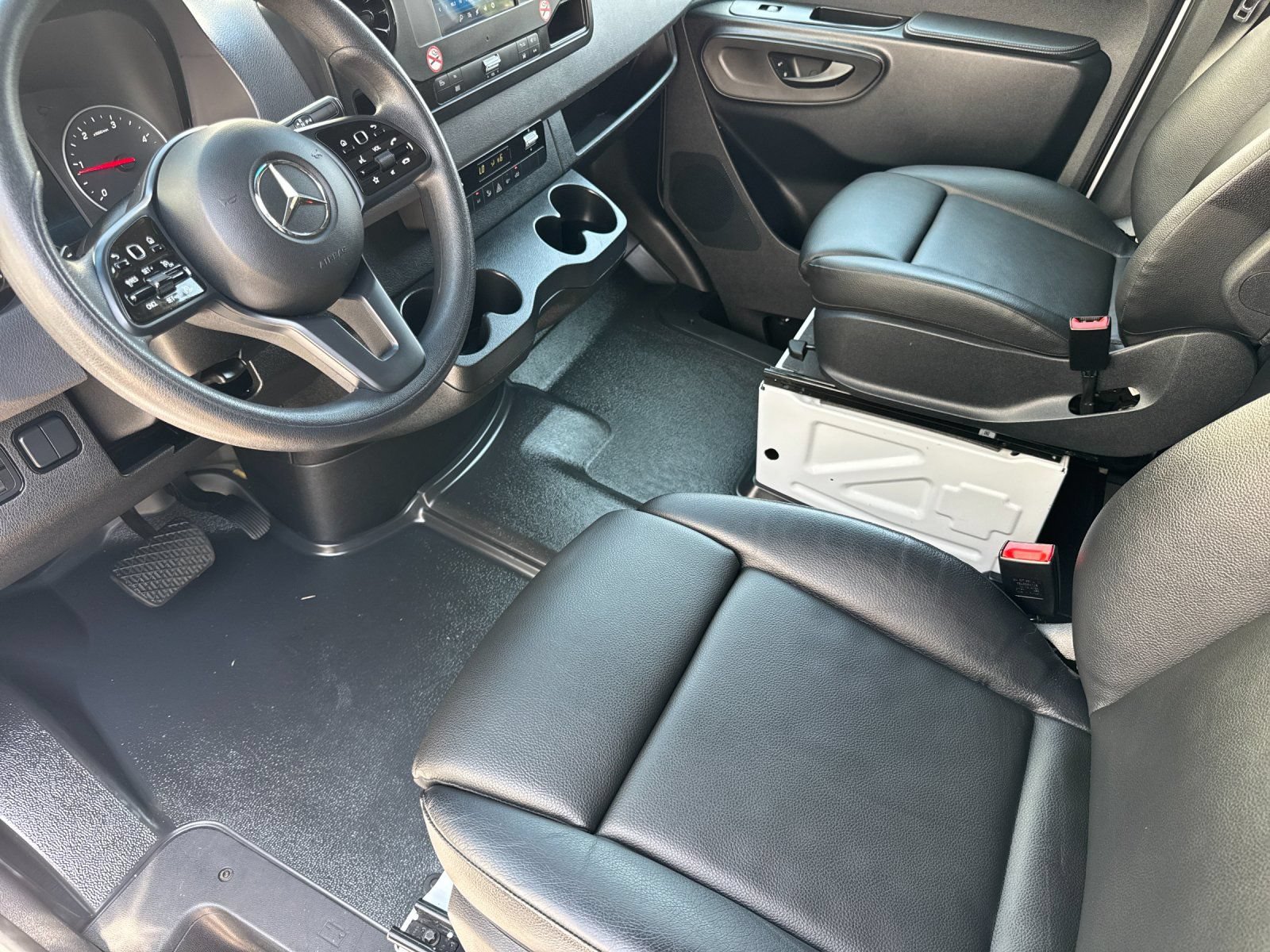 Used 2024 Mercedes-Benz Sprinter 2500 image 10
