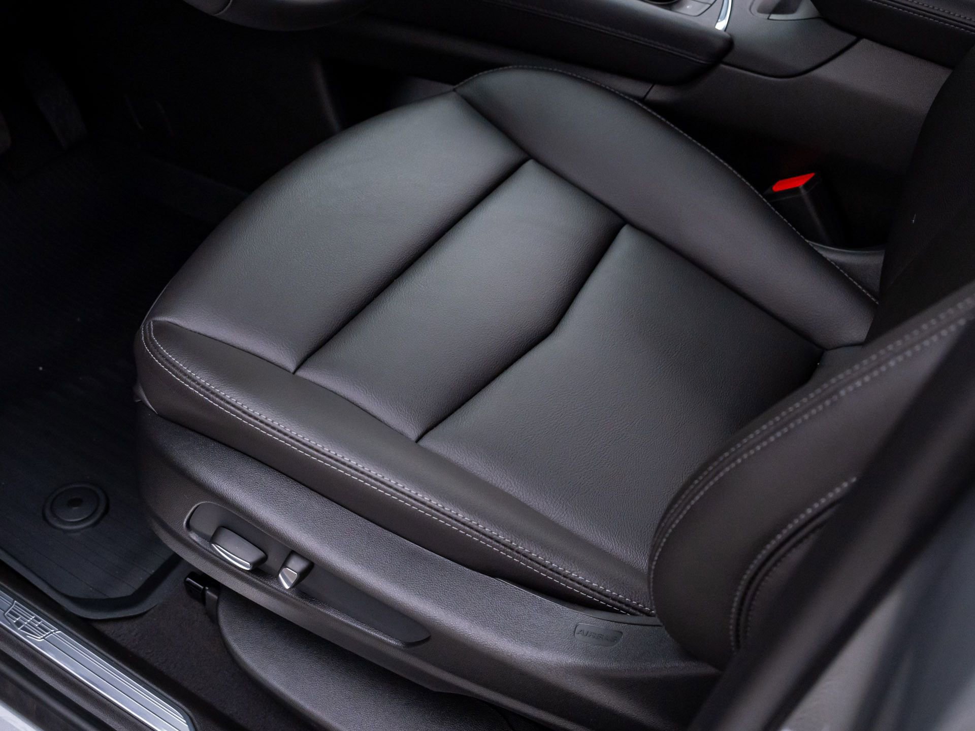 New 2026 Cadillac XT5 Luxury w/ LPO, Floor Liner Package AWD/4WD image 15