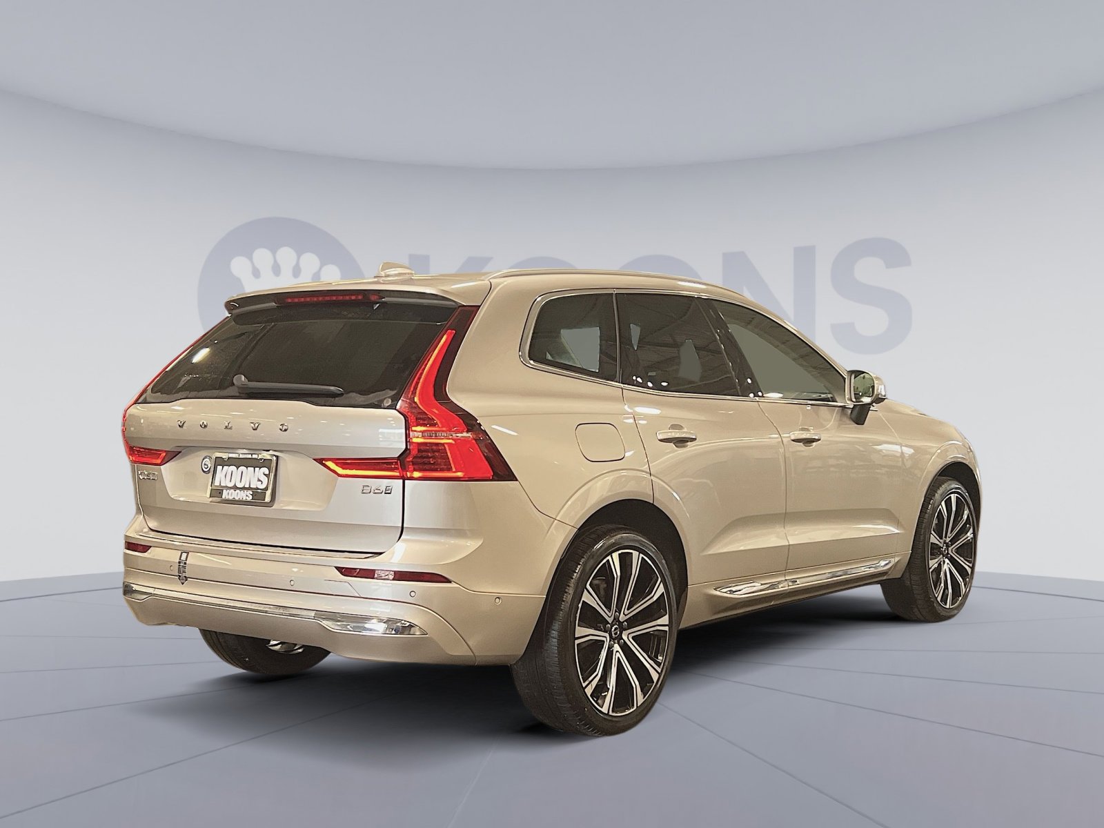 Certified 2023 Volvo XC60 B6 Ultimate w/ Protection Package Premier image 7