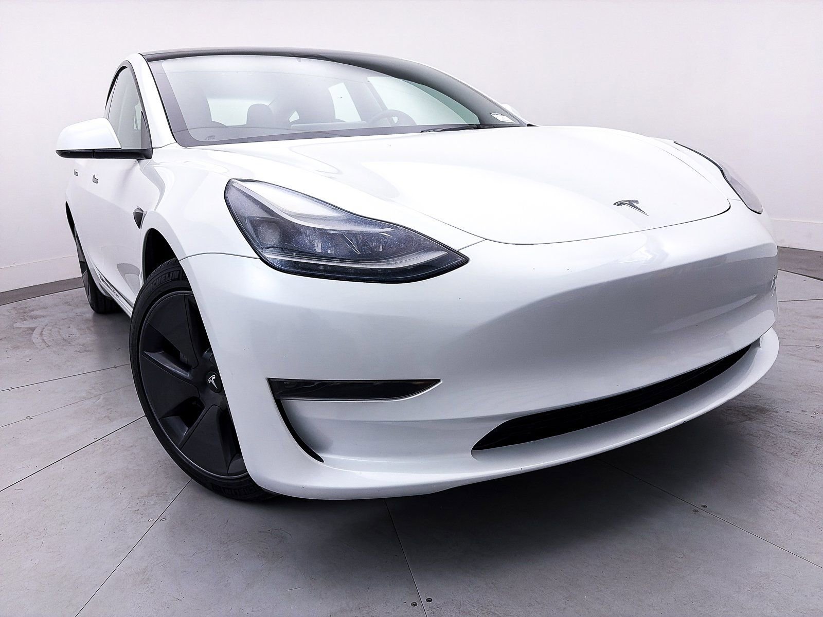 Used 2023 Tesla Model 3 Standard Range image 3