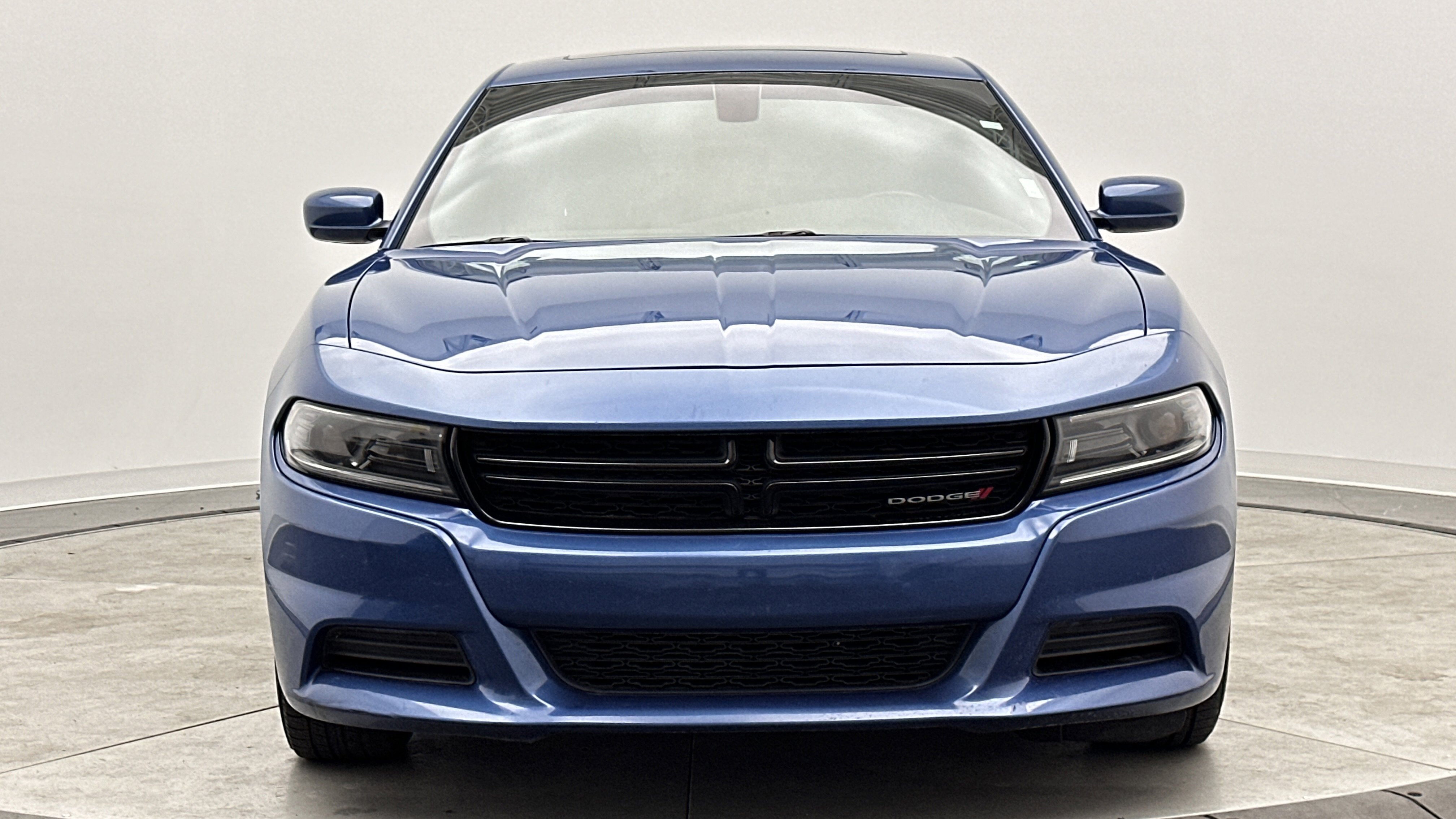 Used 2022 Dodge Charger SXT w/ Leather Interior Group RWD image 2