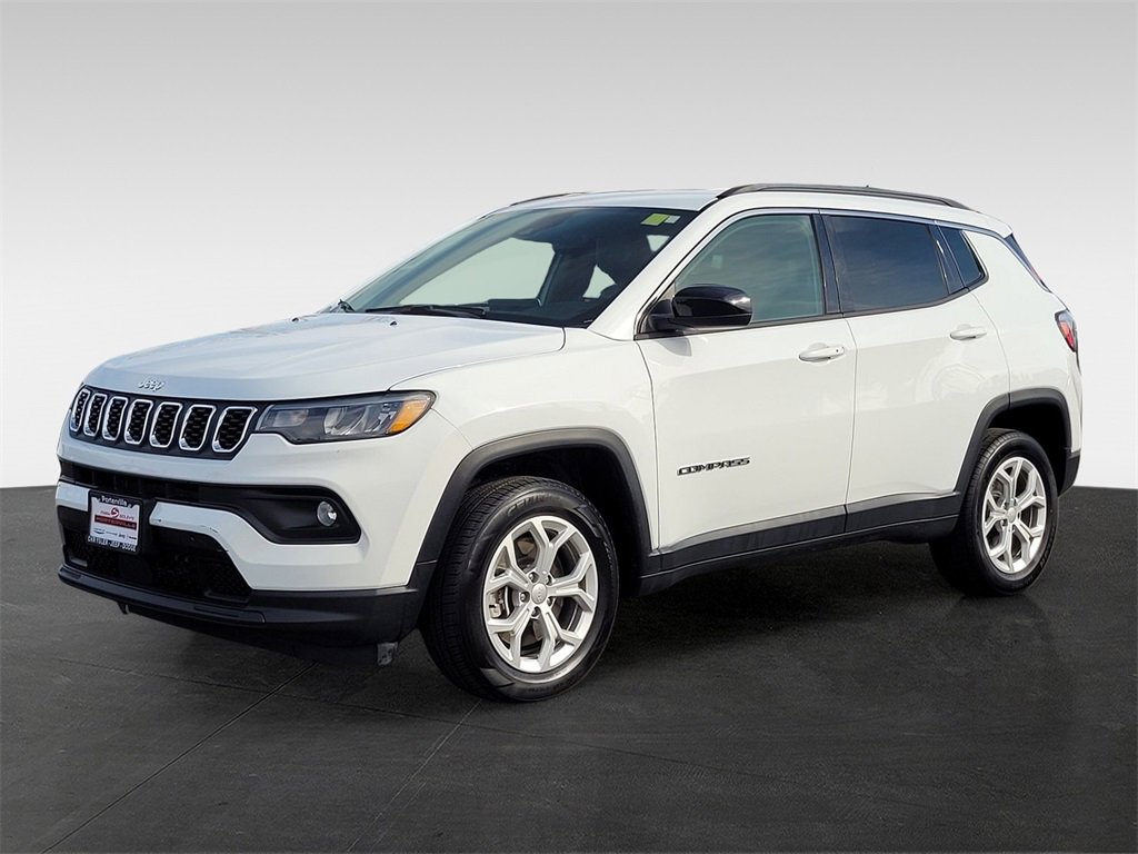 Used 2024 Jeep Compass Latitude image 8