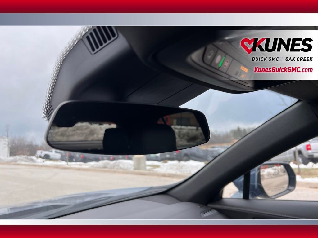 Used 2025 Cadillac XT4 Premium Luxury image 28