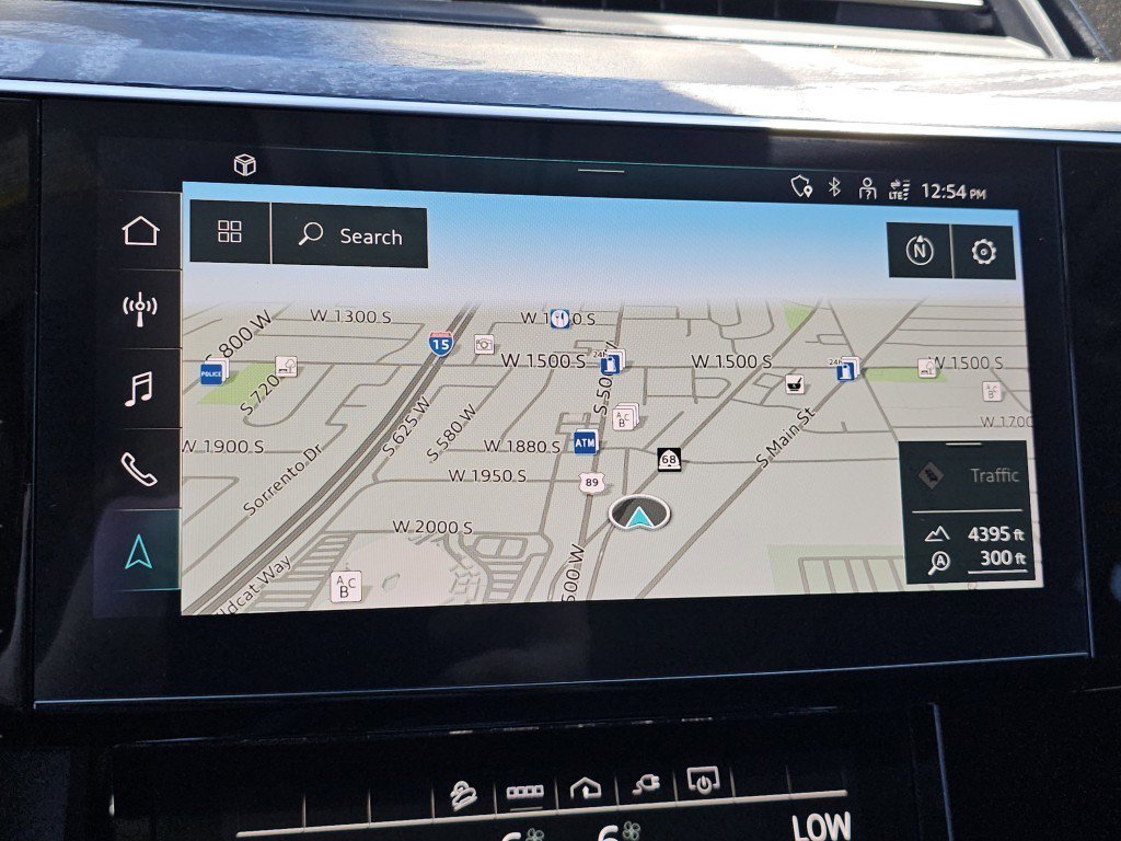 Used 2022 Audi e-tron Premium Plus w/ Premium Plus Package AWD/4WD image 9