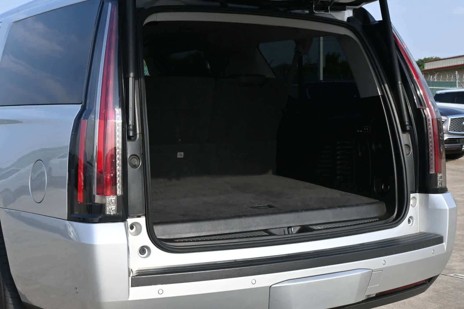 Used 2019 Cadillac Escalade ESV Luxury AWD/4WD image 21