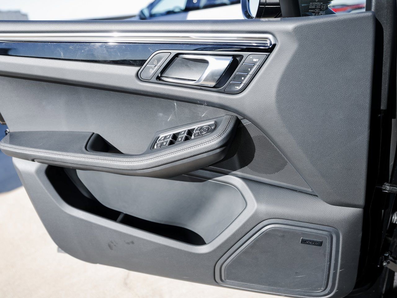 Certified 2025 Porsche Macan image 23