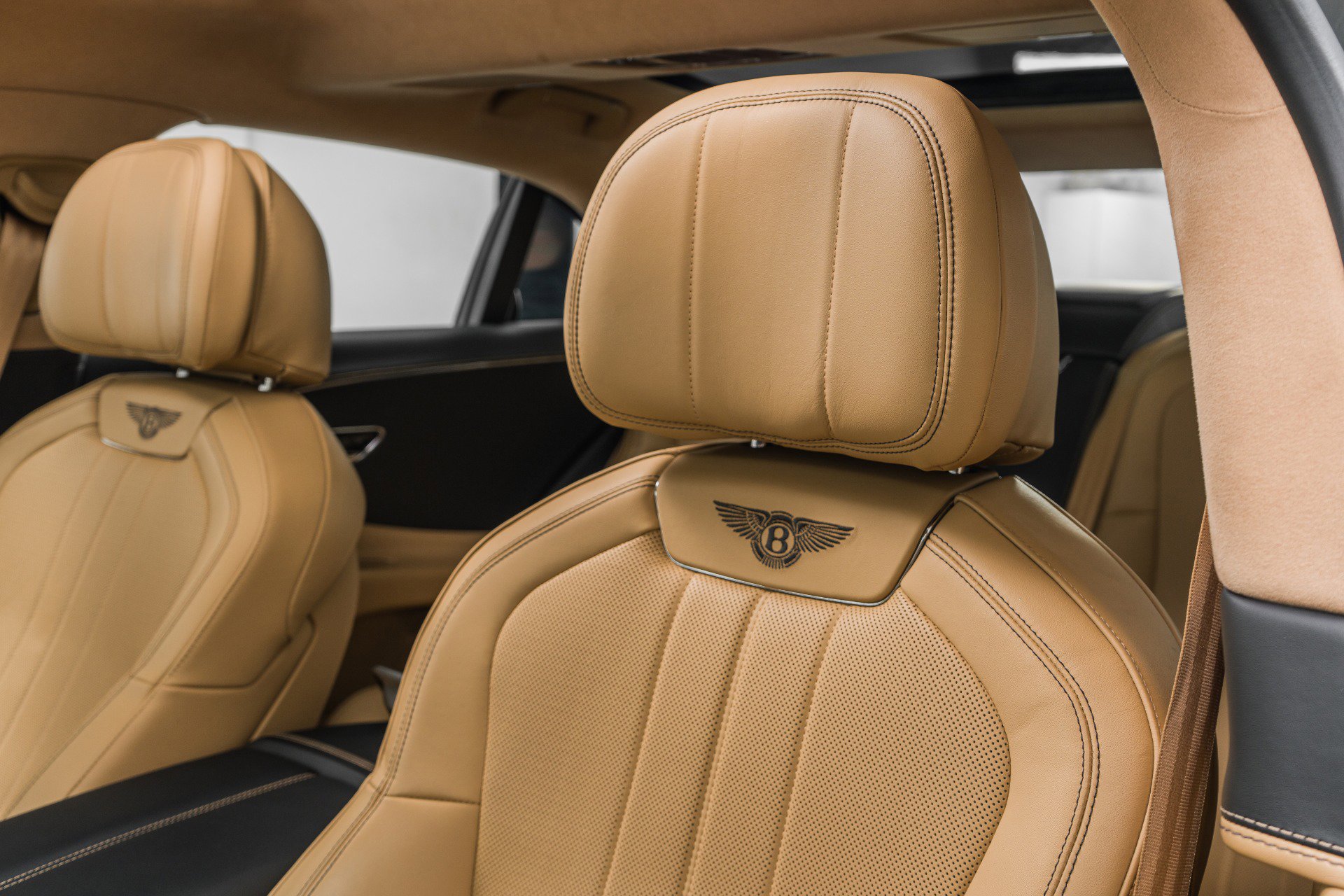 Used 2023 Bentley Flying Spur Plug-In Hybrid image 26