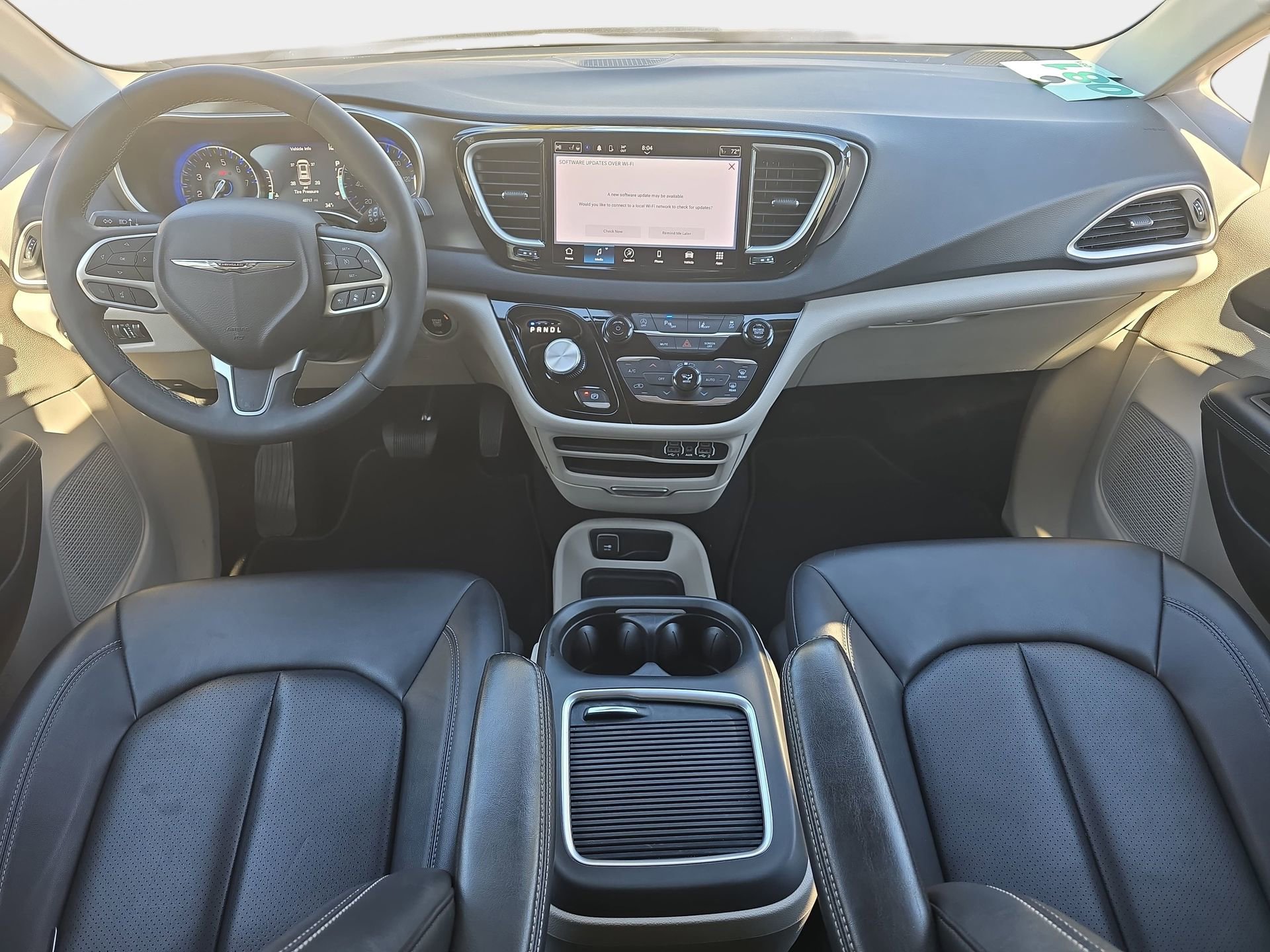 Used 2024 Chrysler Pacifica Touring-L FWD image 9