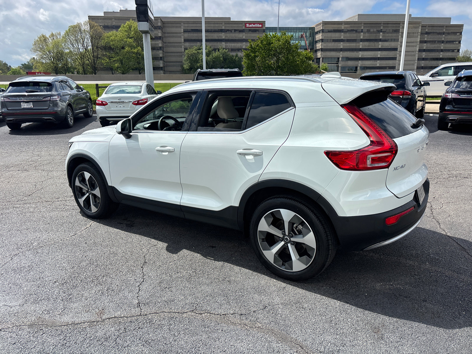 Used 2024 Volvo XC40 B5 Plus w/ Climate Package AWD/4WD image 5