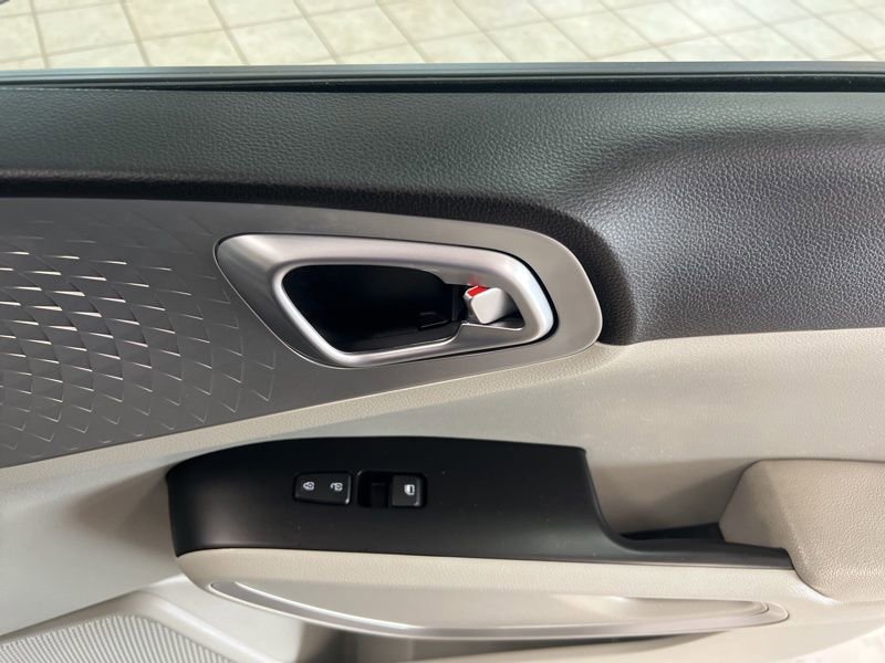 Certified 2023 Kia Soul LX FWD image 14