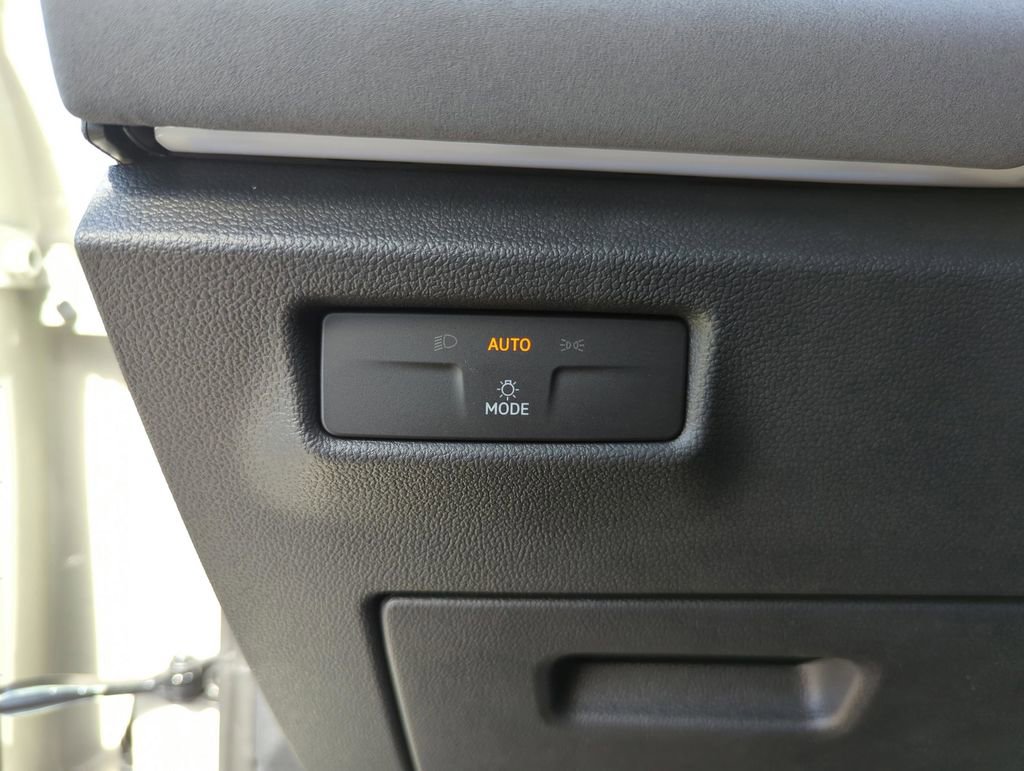 New 2026 Volkswagen Tiguan SE R-Line image 25