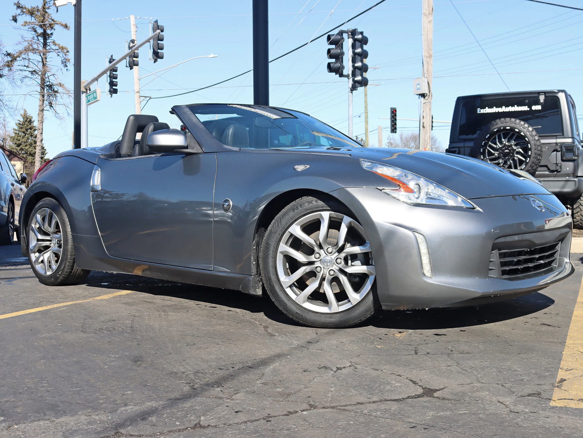 Used 2013 Nissan 370Z Touring RWD image 2