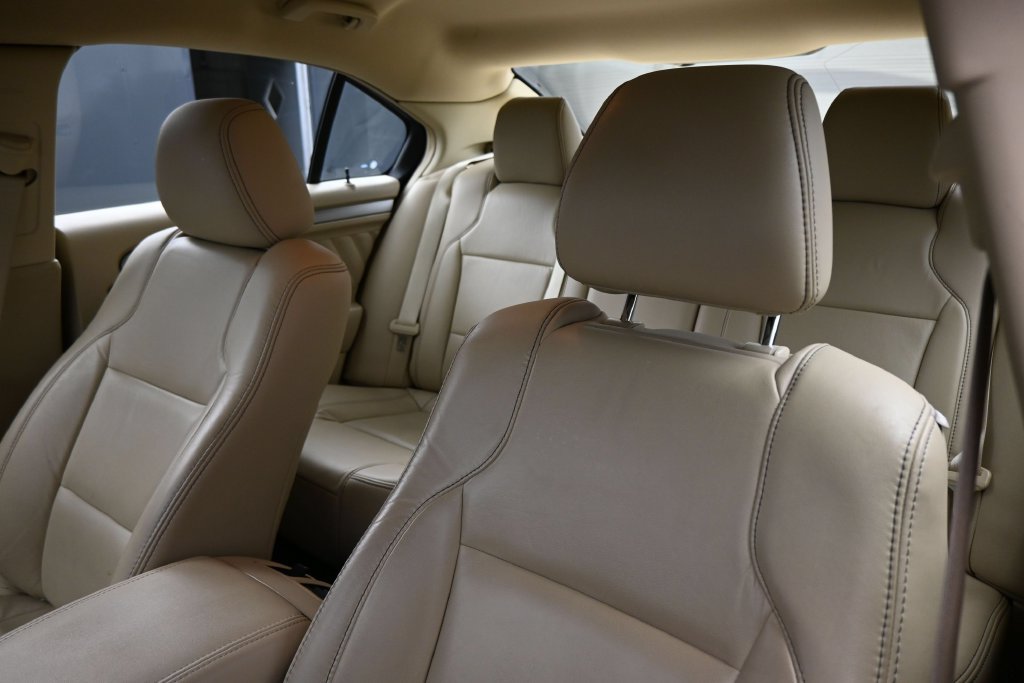 Used 2013 Ford Taurus SEL FWD image 13
