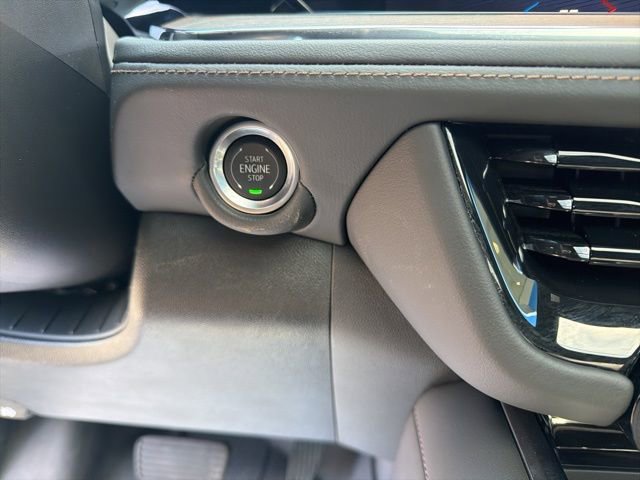 Used 2025 Chevrolet Suburban High Country AWD/4WD image 36